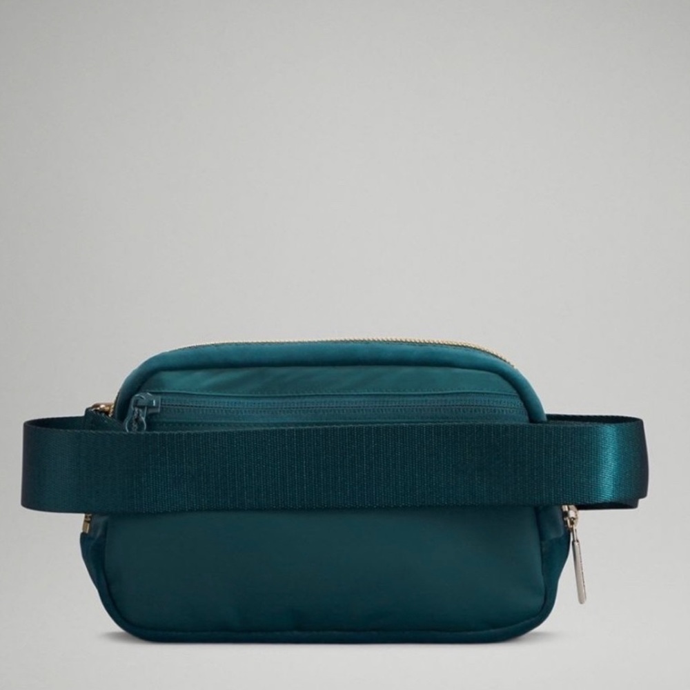LULULEMON Everywhere Belt Bag JASPER GREEN/GOLD VELOUR 1L RARE TIK TOK Famous - Picture 12 of 14